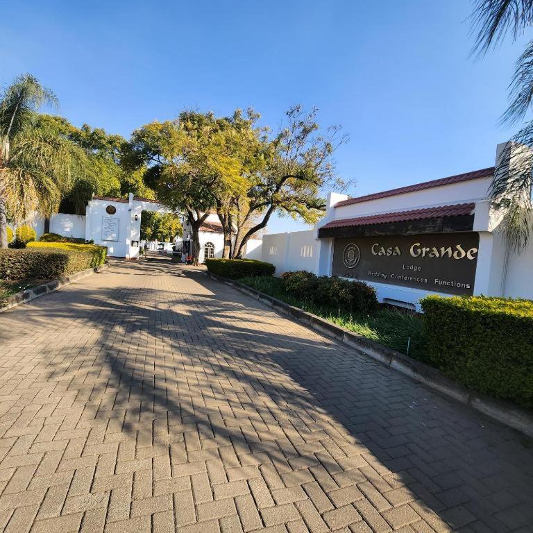 Casa Grande Guest Lodge Бритс Екстериор снимка