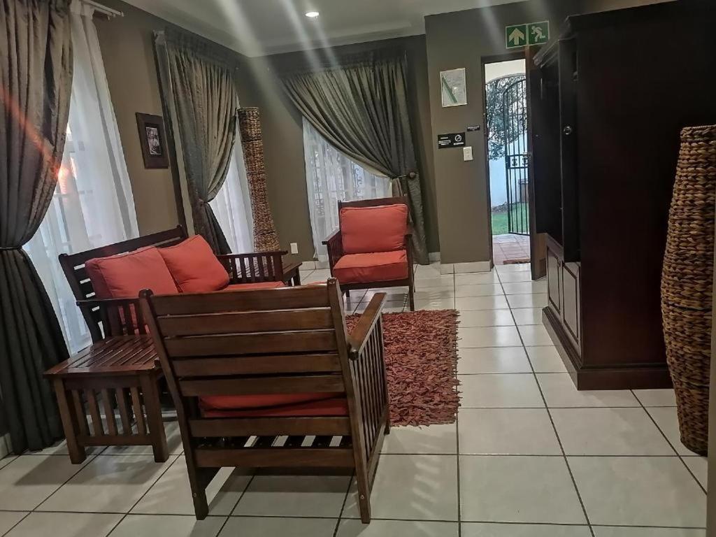 Casa Grande Guest Lodge Бритс Екстериор снимка