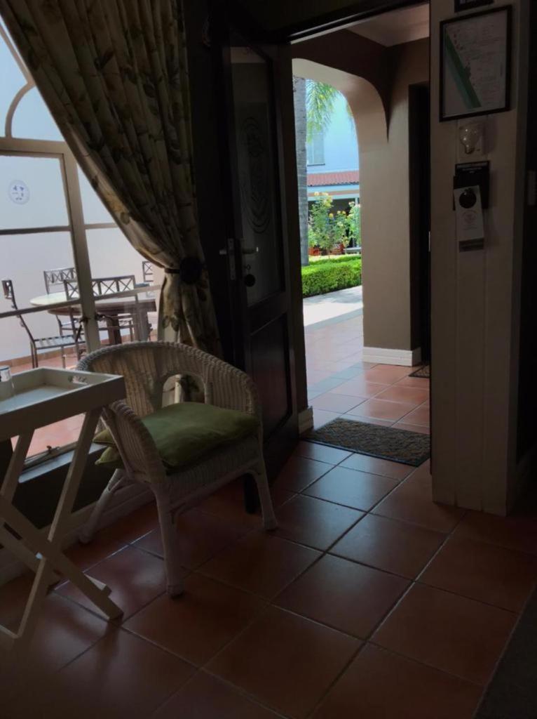 Casa Grande Guest Lodge Бритс Екстериор снимка